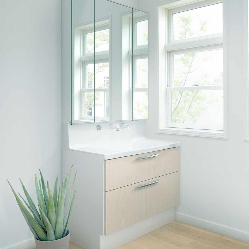 Happyの設備02_木製ハイバックカウンター_エリシオ